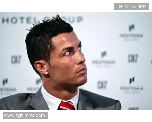 C罗发型大揭秘：从经典到潮流的足球明星造型演变之路