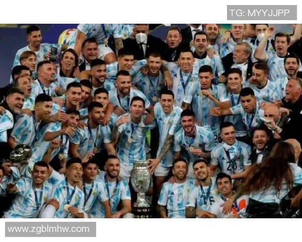 8号球衣的传奇足球明星们盘点与他们的辉煌成就解析 8号球衣的传奇足球明星们盘点与他们的辉煌成就解析