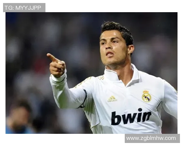 C罗街头足球明星的传奇之路与年轻球员的梦想碰撞