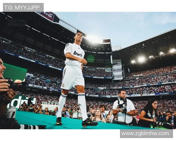 C罗加盟新俱乐部引发全球关注足球界的传奇故事再续辉煌篇章