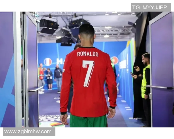 C罗足球服号码背后的故事与传奇成就解析