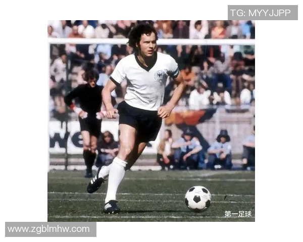 三十岁以上足球明星的辉煌历程与不屈精神展现 三十岁以上足球明星的辉煌历程与不屈精神展现