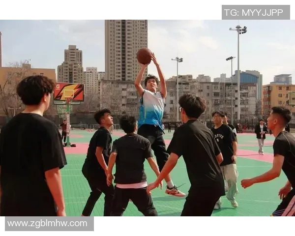 上海篮球队在世锦赛中的团队协作展现了无与伦比的默契与实力 上海篮球队在世锦赛中的团队协作展现了无与伦比的默契与实力