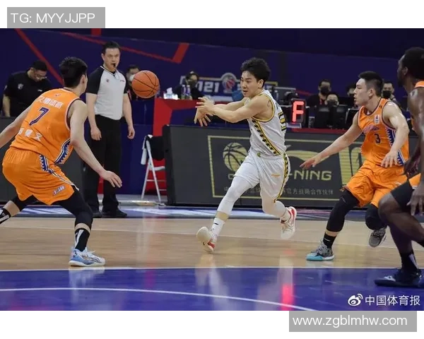 上海篮球队在精英赛中以73分稳居积分榜首位,展现强劲实力 上海篮球队在精英赛中以73分稳居积分榜首位,展现强劲实力