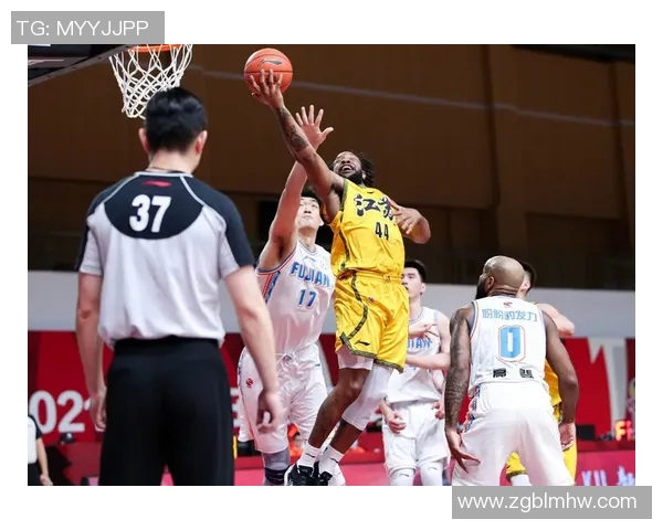 上海篮球队球员个人能力分析与战术配合的深度探讨 上海篮球队球员个人能力分析与战术配合的深度探讨