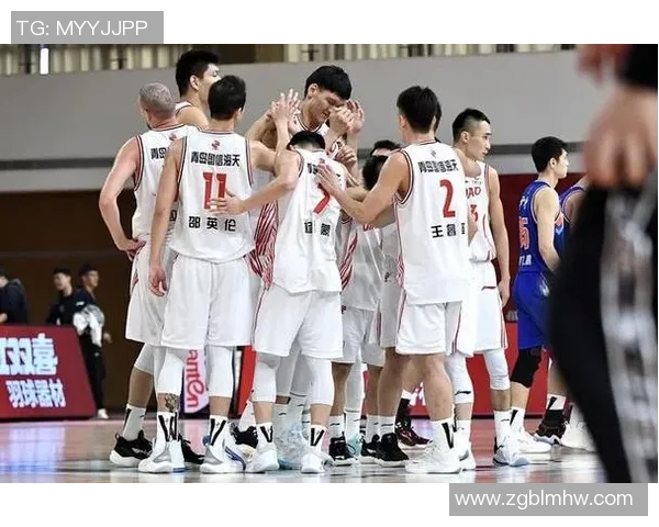 上海篮球队的团队协作精神与战术配合探讨