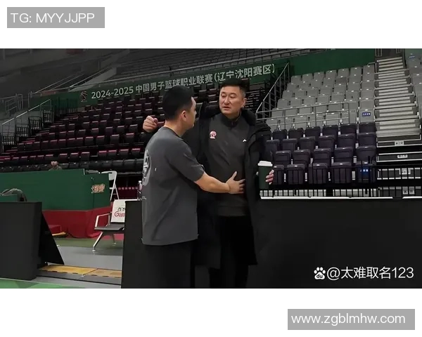 上海篮球队状态引发热议球迷对球队表现的不同看法与期待